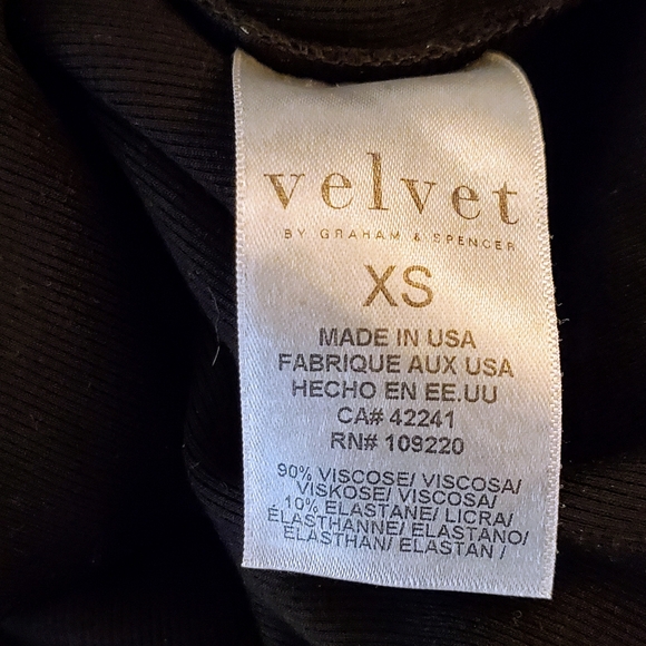 Velvet by Graham & Spencer Size XS Black Scoop Neck Bodycon Dress with Side Slit - Picture 2 of 7